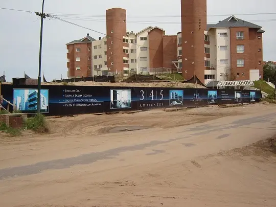 Cerco de Obra Edificio Libertador Norte en Pinamar